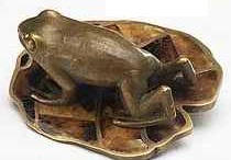 Schaub & Company Symphony Series - Frogs Penshell-Pompiean Bronze Frog on a Leaf Knob