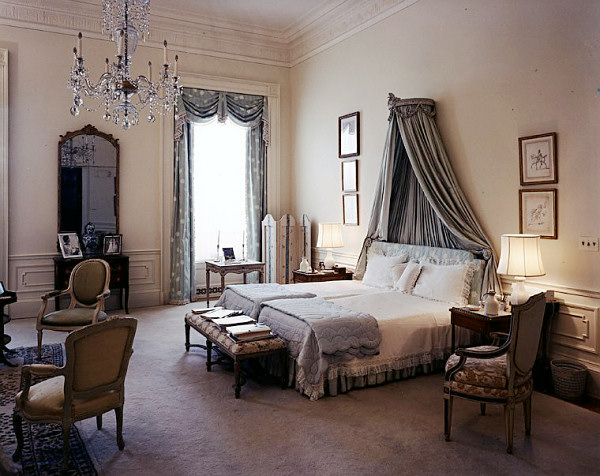 Jackie-Kennedy's-Master-Bedroom-1962