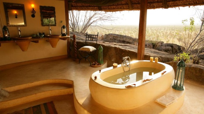 The Best Hotel Bathtub Views 003364 04 bathtub with view 700x393 The Best Hotel Bathtub Views