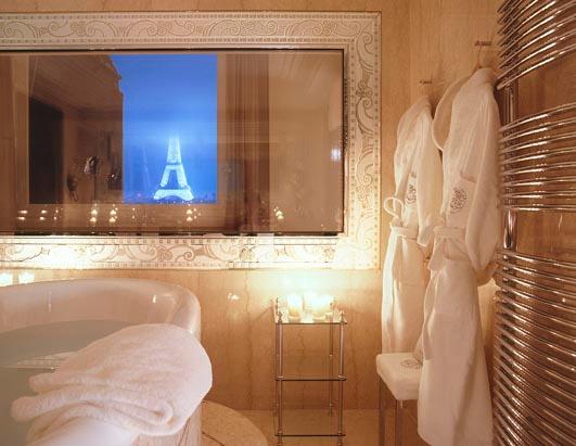 The tub view at the Hotel Plaza Athenee