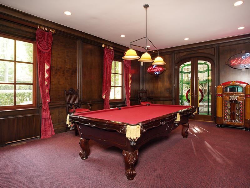 Eddie Murphy Bubble Hill Game Room