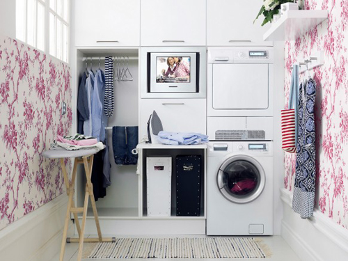 Neat & Cozy Laundry Room