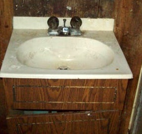 Ugly Old Bathroom Vanity